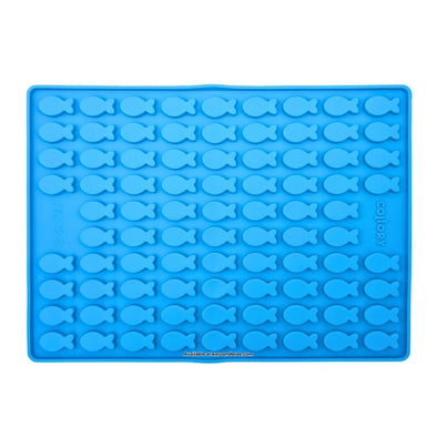 Turquoise Collory silicone baking mat for making fish-shaped homemade dog treats